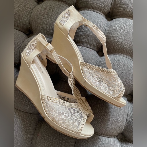 TOP Moda Wedges - Picture 2 of 5